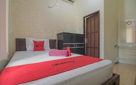 RedDoorz near Sepinggan Airport Balikpapan 2
