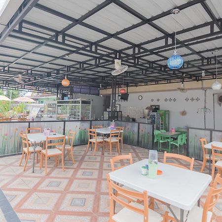RedDoorz near Sepinggan Airport Balikpapan 2 Hotel Bagian luar foto