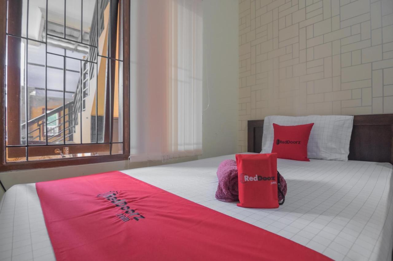 RedDoorz near Sepinggan Airport Balikpapan 2 Hotel Bagian luar foto