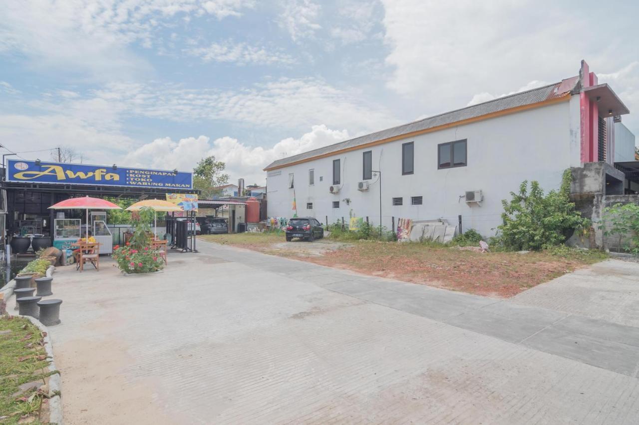 RedDoorz near Sepinggan Airport Balikpapan 2 Hotel Bagian luar foto