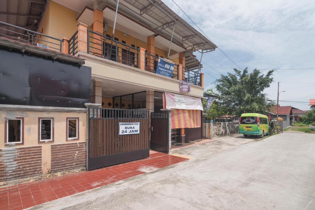 RedDoorz near Sepinggan Airport Balikpapan 2 Hotel Bagian luar foto