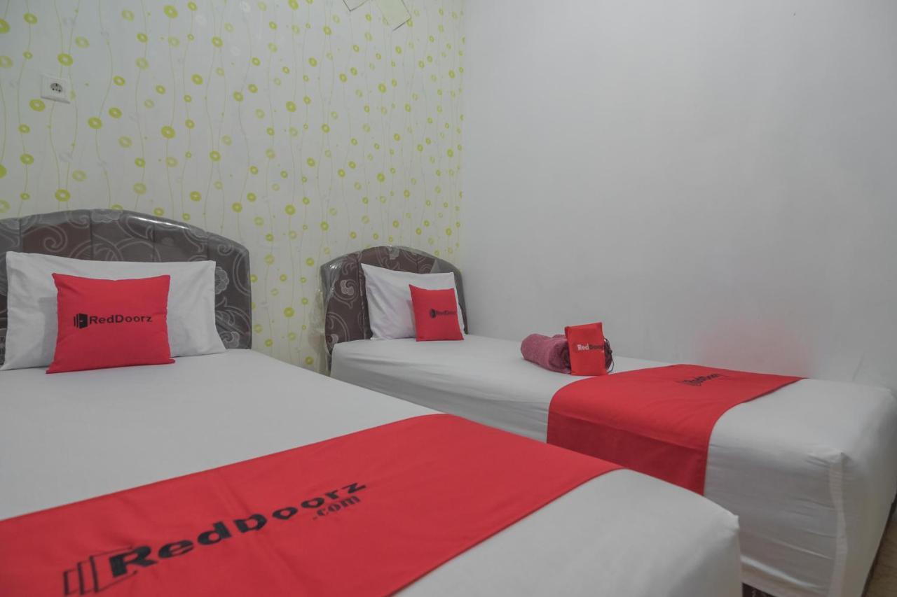 RedDoorz near Sepinggan Airport Balikpapan 2 Hotel Bagian luar foto