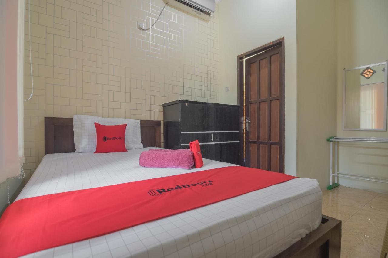 RedDoorz near Sepinggan Airport Balikpapan 2 Hotel Bagian luar foto
