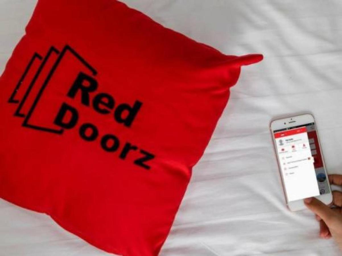 RedDoorz near Sepinggan Airport Balikpapan 2 Hotel Bagian luar foto